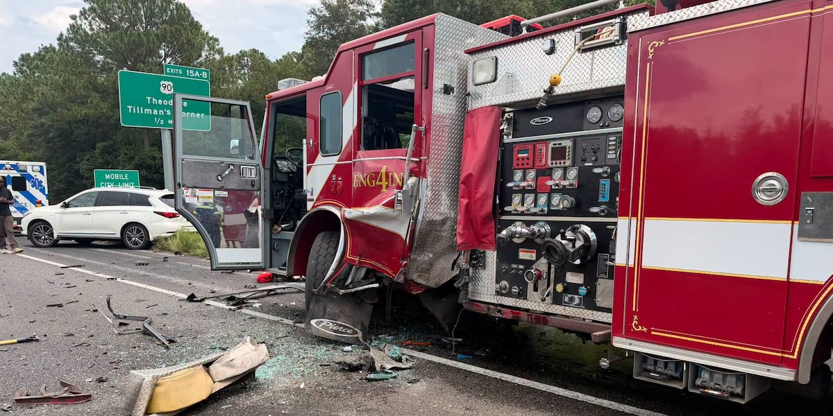 Fire engine, ambulance struck on I-10 in Mobile County