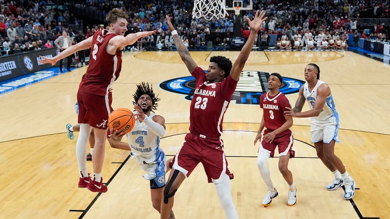 Alabama holds off top-seeded North Carolina 89-87 to reach Elite